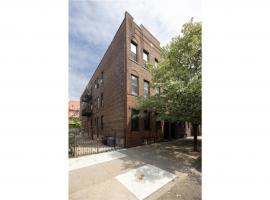 47-15 47th Street 木边 Woodside, NY