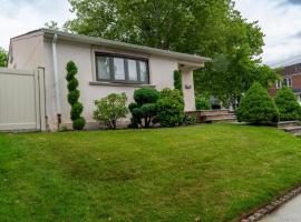 2104 157th Street 白石镇 Whitestone, NY