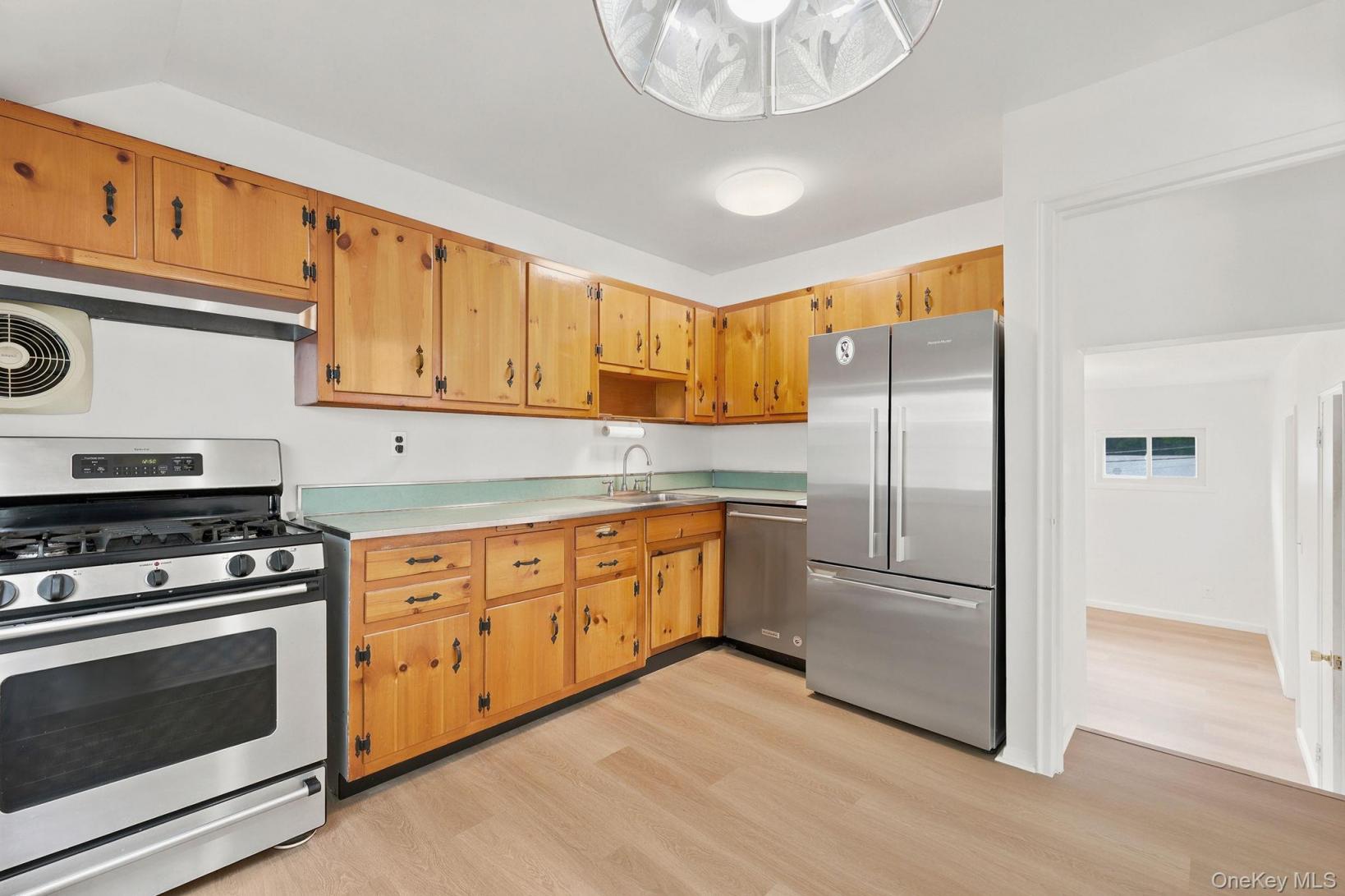 #11 photo, 24 Valley View Terrace, Mount Kisco , NY 10549