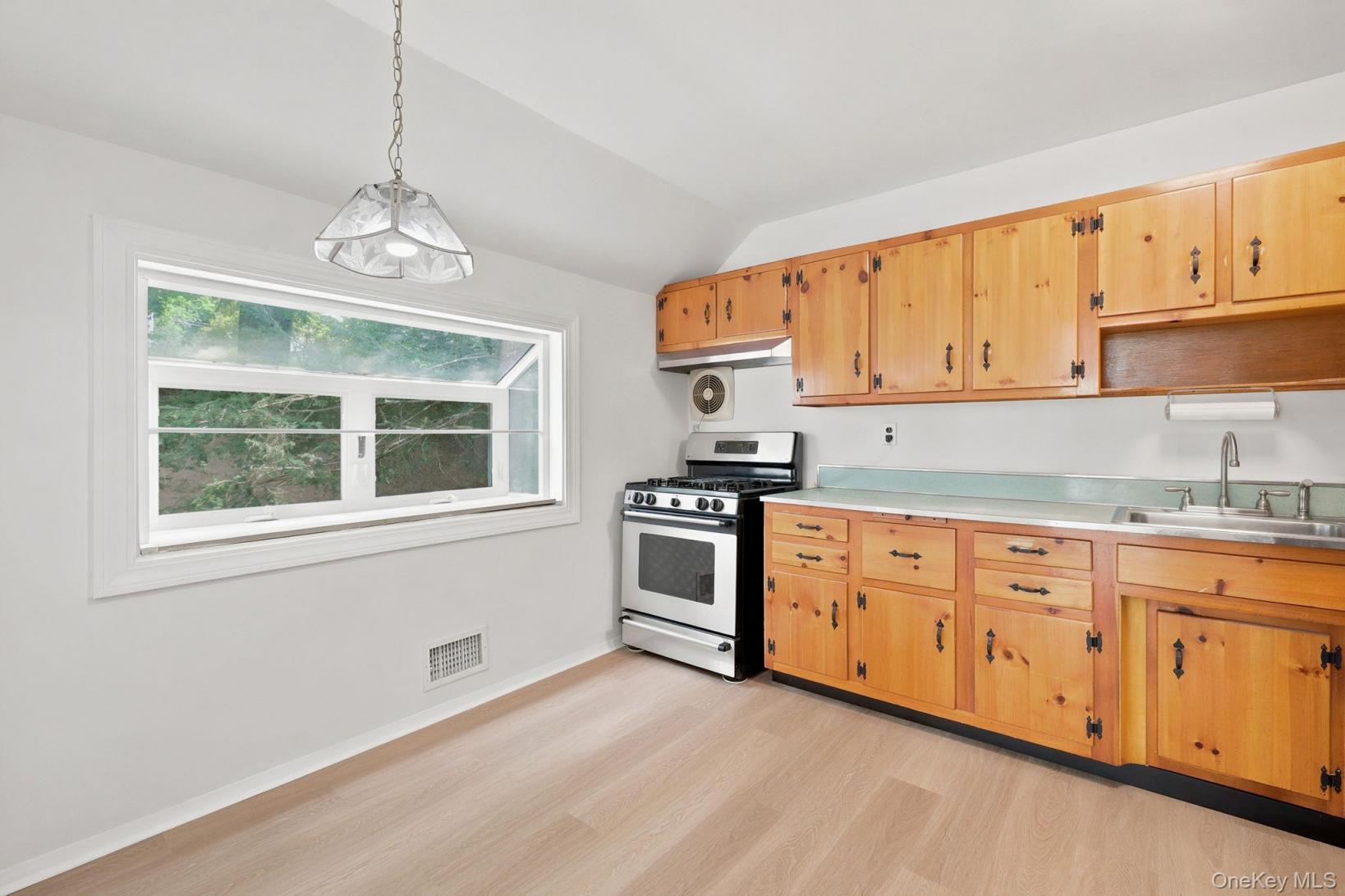 #13 photo, 24 Valley View Terrace, Mount Kisco , NY 10549