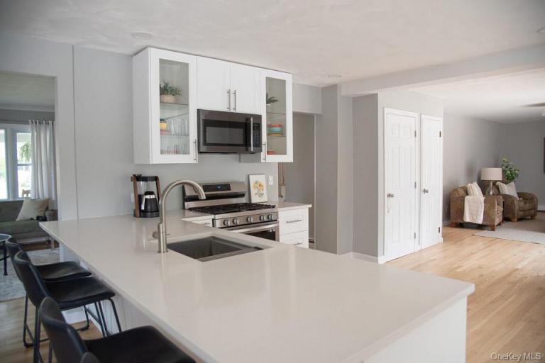 #10 photo, 206 W Central Avenue, Pearl River , NY 10965