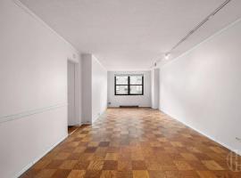 200 E 24th Street #1008 房源照片 1