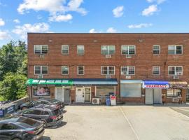42-18 235 Street 道格拉斯顿 Douglaston, NY