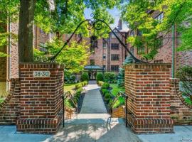 38-30 Douglaston Parkway #2G 道格拉斯顿 Douglaston, NY