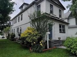 182 Lowell Avenue #upper 房源照片 1