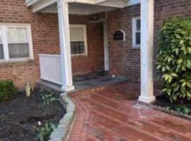 70 Knightsbridge Road #2C 大颈 Great Neck, NY