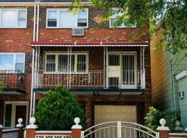 39-31 54th Street 木边 Woodside, NY