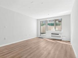 33-30 61st Street #105 木边 Woodside, NY