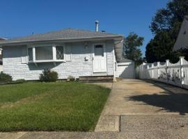66 E Neptune Avenue 东长岛 Lindenhurst, NY
