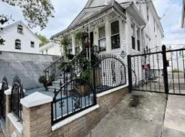 107-11 114th Street 房源照片 1
