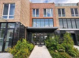 5602 31st Avenue #2A 木边 Woodside, NY