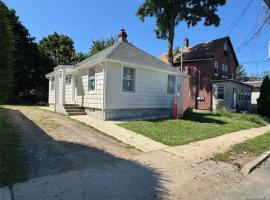 98 Steamboat Road 大颈 Great Neck, NY
