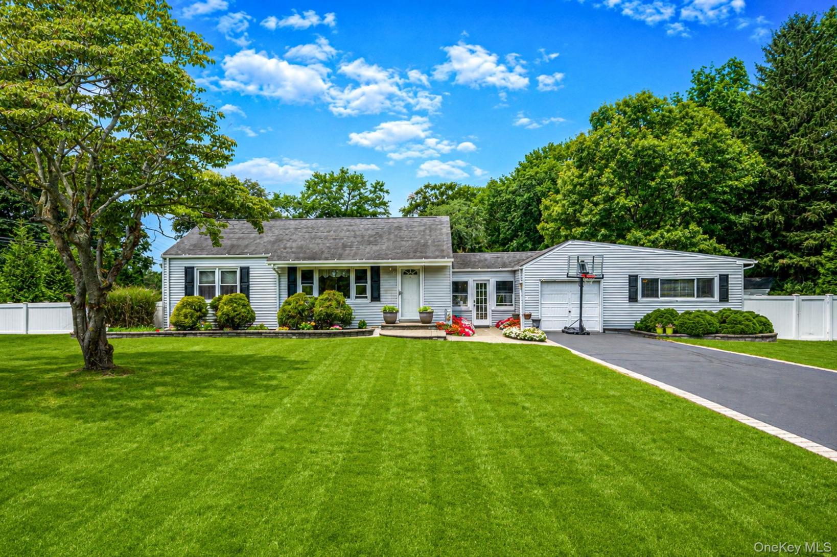 #1 photo, 19 Ridgeley Road, サフォーク郡 Smithtown , NY 11787