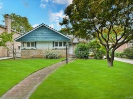 7515 196th Place 新鲜草原 Fresh Meadows, NY
