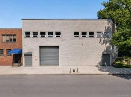 62-57 30th Avenue 木边 Woodside, NY