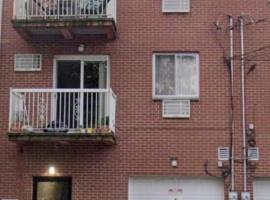 71-28 66th Road 中村 Middle Village, NY