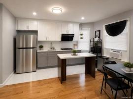 8753 95th Street #2F 木港 Woodhaven, NY