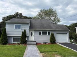 24 Carl Street 东长岛 Ronkonkoma, NY