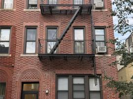 4749 46th Street 木边 Woodside, NY