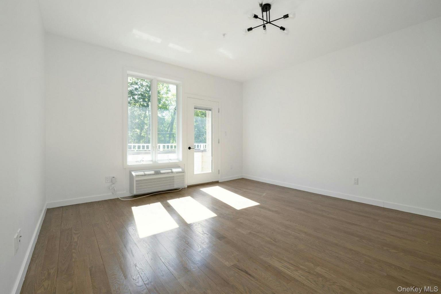 #11 photo, 962 S Route 9W, 纽约州 Congers , NY 10920