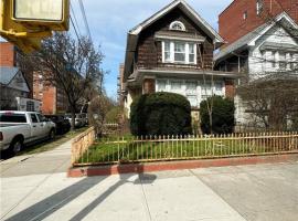 1595 East 13th Street 房源照片 1