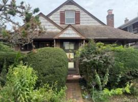 803 Ibsen Street 房源照片 1