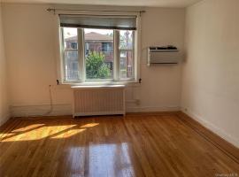 6124 169th Street 新鲜草原 Fresh Meadows, NY