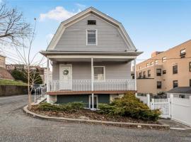 451 W 258th Street 房源照片 1