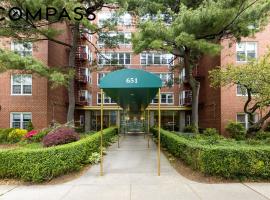 651 Vanderbilt Street #T1 房源照片 1