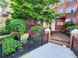 6536 Wetherole Street #103 房源照片 1