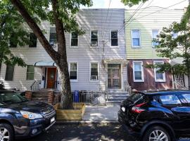 20-13 Greene Avenue #2 房源照片 1