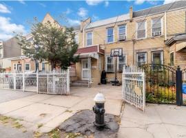 3723 Rombouts Avenue 房源照片 1