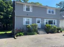 282 Laurel Road #B 房源照片 1