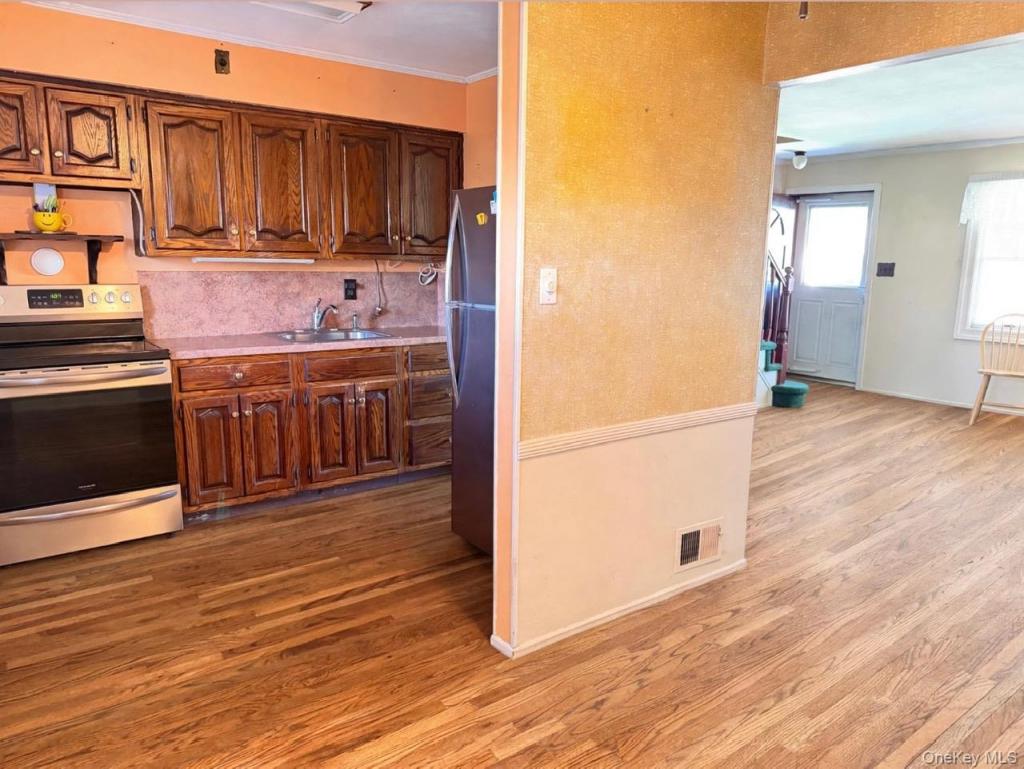 #13 photo, 46 Midwood Avenue, Farmingdale , NY 11735