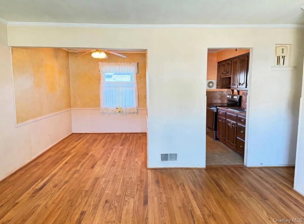 #9 photo, 46 Midwood Avenue, Farmingdale , NY 11735
