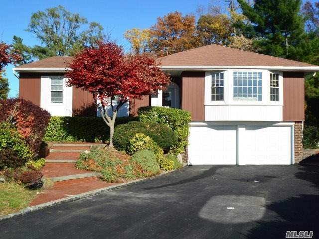 #1 photo, 5 Carriage Rd, Roslyn , NY 11576