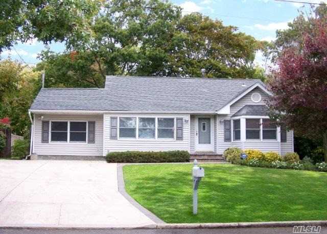 #1 photo, 207 Sterling Street, サフォーク郡 Port Jefferson Station , NY 11776