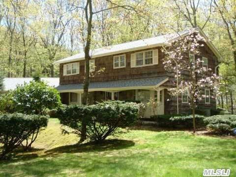 #1 photo, 2 Gorham Lane, سوفولك Dix Hills , NY 11746