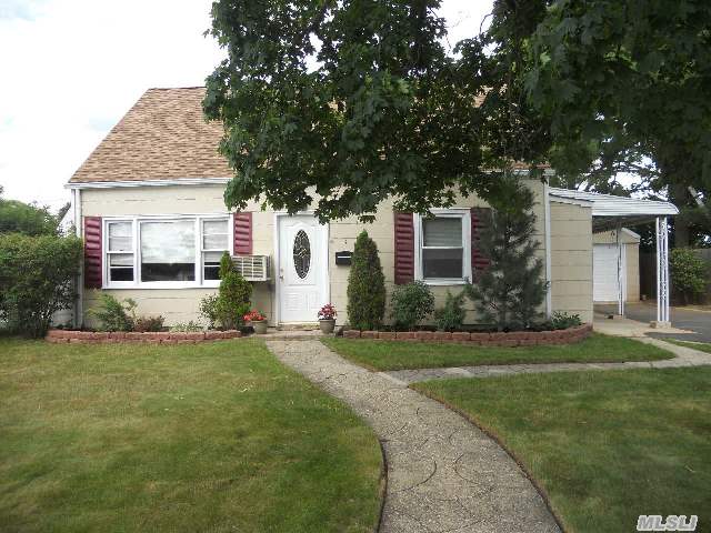 #1 photo, 5 Hub Lane, Levittown , NY 11756