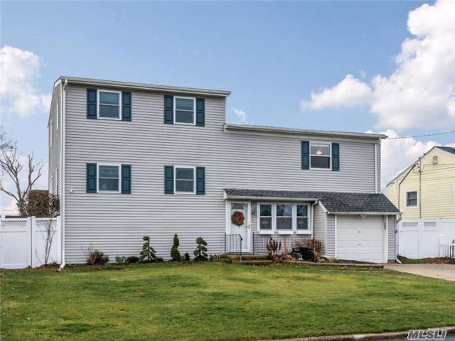 #1 photo, 1008 N Richmond Avenue, سوفولك Lindenhurst , NY 11757