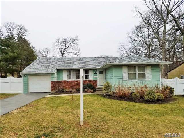 #1 photo, 13 Center Street, サフォーク郡 Lake Ronkonkoma , NY 11779