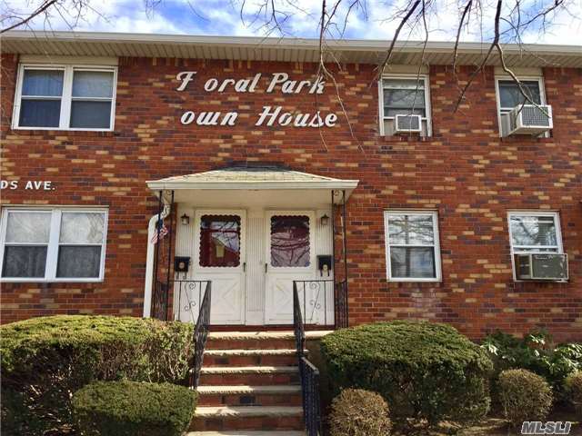 #1 photo, 1 Childs Avenue, ナッソー郡 Floral Park , NY 11001