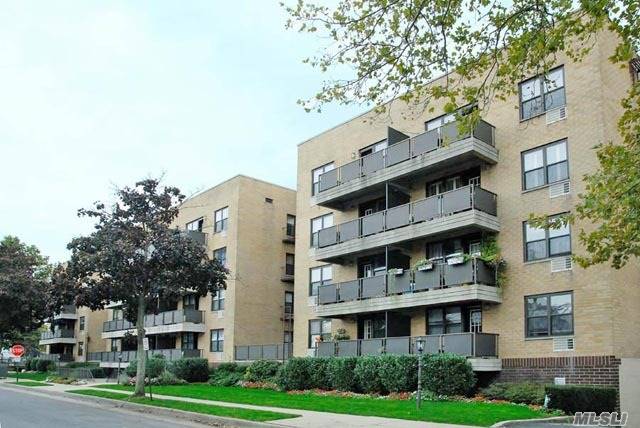 #1 photo, 101 Jackson Avenue, Mineola , NY 11501