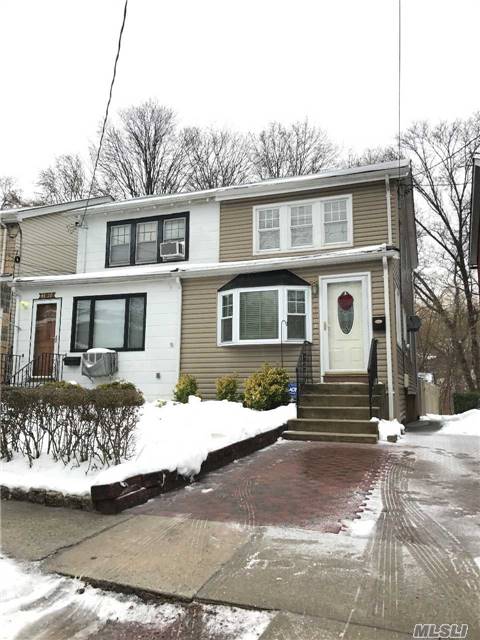 #1 photo, 41-26 247th St, Little Neck , NY 11363