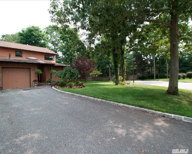 #1 photo, 5 Northgate Court, Melville , NY 11747