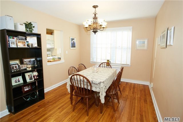 #1 photo, 10 Edwards Street, Roslyn Heights , Ny 11577