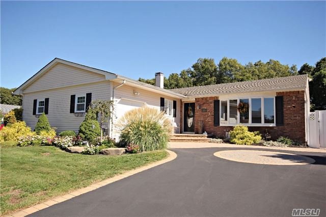 #1 photo, 135 Singingwood Drive, מחוז סאפוק Holbrook , NY 11741