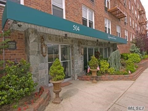 #1 photo, 504 Merrick Rd, ナッソー郡 Lynbrook , NY 11563