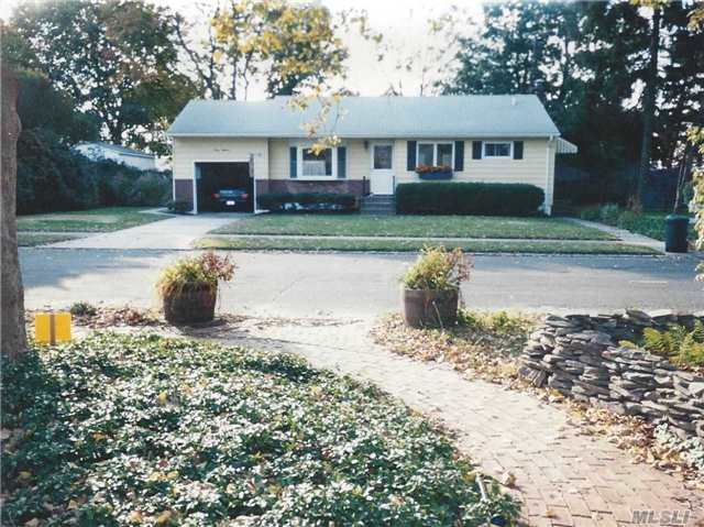 #1 photo, 318 Lansdowne Avenue, 롱 아일랜드 Carle Place , NY 11514