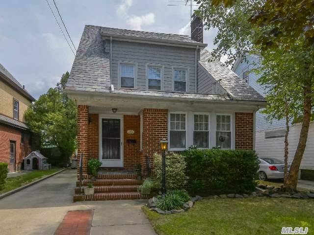 #1 photo, 129 Iris Ave, ナッソー郡 Floral Park , NY 11001